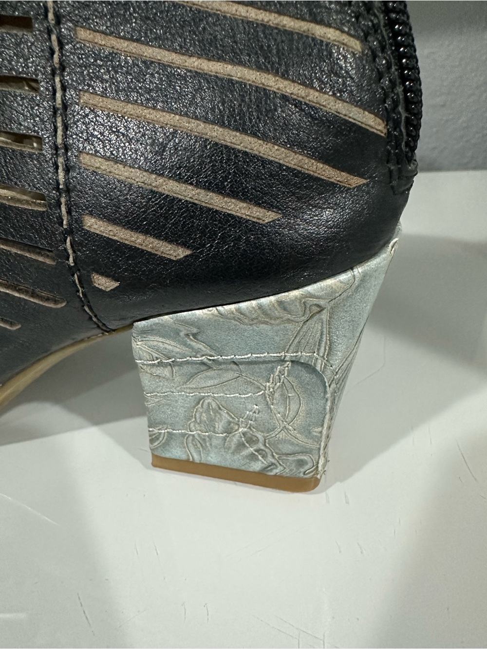 L’Artiste Angular Block Leather Shooties with Lacer Cut Design Sz 6 (36) - Picture 8 of 9